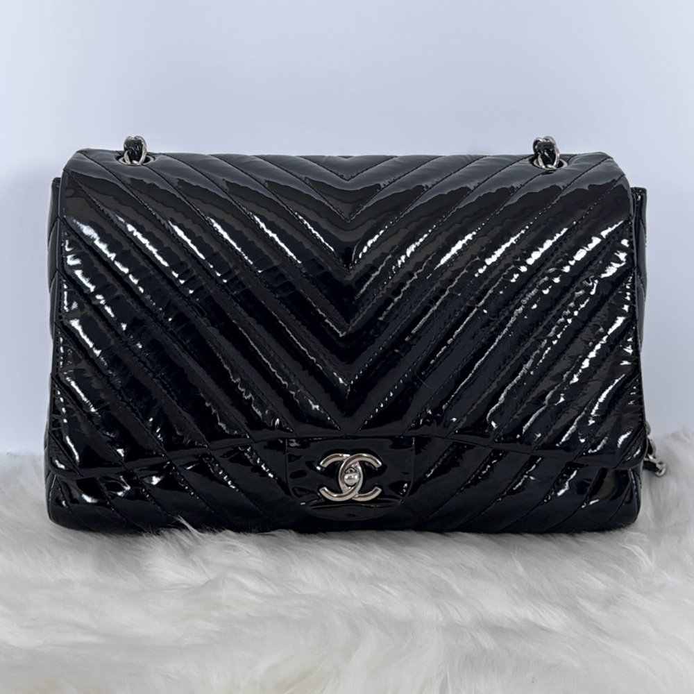 Chanel Maxi Single Flap Chevron Black Patent Leather Flap bag